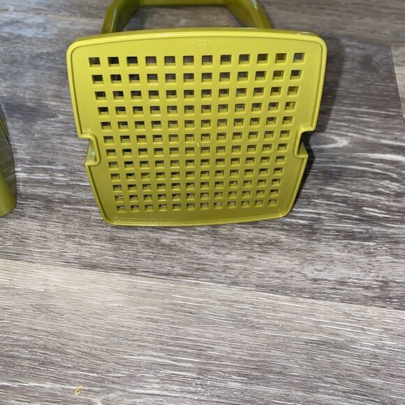 Tupperware Pickle Keeper Avocado Green Pick a Deli Olives # 1330-6 vintage - Picture 5 of 5